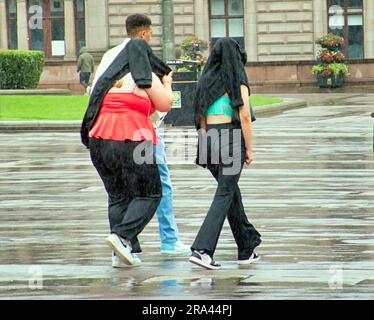 Glasgow, Schottland, Vereinigtes Königreich, 30. Juni 2023. UK Weather: Eine Woche frei und bei nassem Wetter gipfelte in einem Feluge. Credit Gerard Ferry/Alamy Live News Stockfoto