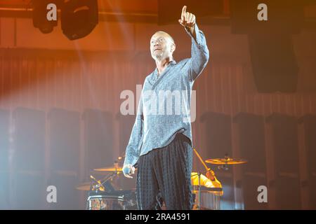 Der italienische Sänger Biagio Antonacci tritt während seines Live-Auftritts in der Grana Padano Arena in Mantua für seine Palco Centrale Tour am 11. Mai 2023 in Mantua auf. Stockfoto