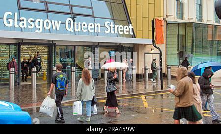 Glasgow, Schottland, Vereinigtes Königreich, 30. Juni 2023. UK Weather: Eine Woche frei und bei nassem Wetter gipfelte in einem Feluge. Credit Gerard Ferry/Alamy Live News Stockfoto