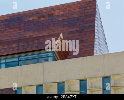 Der Richmond County Supreme Court von Staten Island mit Kupfer- und Glasummantelung sollte Offenheit und Transparenz der Justiz vermitteln. Stockfoto