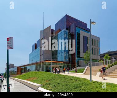 Der Richmond County Supreme Court von Staten Island mit Kupfer- und Glasummantelung sollte Offenheit und Transparenz der Justiz vermitteln. Stockfoto