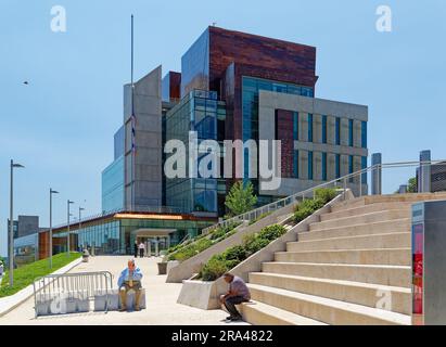 Der Richmond County Supreme Court von Staten Island mit Kupfer- und Glasummantelung sollte Offenheit und Transparenz der Justiz vermitteln. Stockfoto