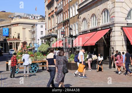 Top Touristenattraktion Covent Garden, eine lebhafte Gegend mit unabhängigen Geschäften, Restaurants und überdachten Märkten, im Zentrum von London, Großbritannien Stockfoto