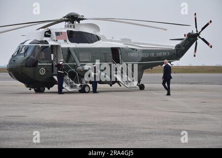 Queens, Usa. 29. Juni 2023. Präsident Joe Biden geht von der Air Force One zur Marine One für den Flug zur Wall Street Landing Zone in Manhattan. Der Präsident der Vereinigten Staaten Joe Biden kommt mit der Air Force One am John F. Kennedy International Airport an. Kredit: SOPA Images Limited/Alamy Live News Stockfoto