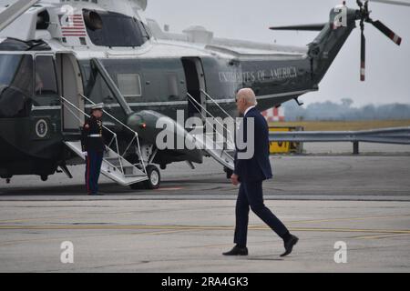 Queens, Usa. 29. Juni 2023. Präsident Joe Biden geht von der Air Force One zur Marine One für den Flug zur Wall Street Landing Zone in Manhattan. Der Präsident der Vereinigten Staaten Joe Biden kommt mit der Air Force One am John F. Kennedy International Airport an. (Foto: Kyle Mazza/SOPA Images/Sipa USA) Guthaben: SIPA USA/Alamy Live News Stockfoto