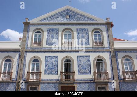 Die mit Fliesen bedeckte Casa de Santa Zita auf der Praca de Marques de Pombal im Zentrum von Aveiro, Portugal Stockfoto