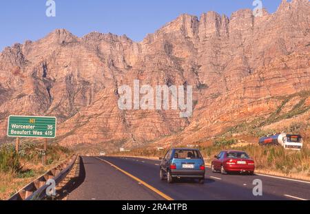 Ein Blick auf den malerischen Du Toit's Klook Pass auf der Nationalstraße N1 in der Nähe von Worcester im Westkap von Südafrika. Stockfoto