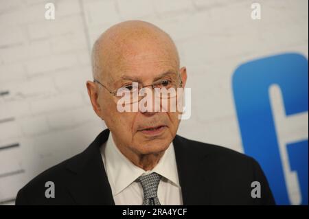 Manhattan, Vereinigte Staaten Von Amerika. 31. Dezember 2008. NEW YORK, NY - 30. MÄRZ: Alan Arkin besucht die Premiere „Going in Style“ in New York am 30. März 2017 im SVA Theatre in New York City. Menschen: Alan Arkin Credit: Storms Media Group/Alamy Live News Stockfoto