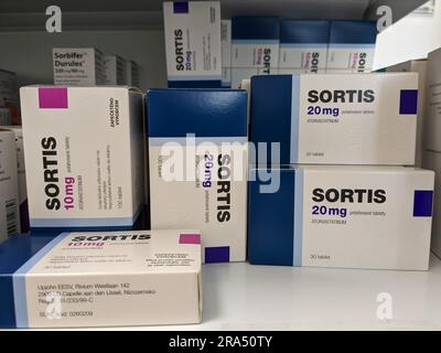 Apotheke Store-Atorvastatin, Box of Sortis Tablets-Pfizer. Atorvastatin Cholesterin Preventiv Tablets-Statine werden zur Behandlung von Hypercholesterinämie verwendet Stockfoto