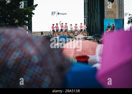 Bilbao, Spanien. 29. Juni 2023. Foto von Alex Whitehead/SWpix.com - 29/06/2023 - Radfahren - 2023 Tour de France - große Abfahrt: Team-Präsentation - Guggenheim Museum, Bilbao, Baskenland - EF Education-EasyPost Credit: SWpix/Alamy Live News Stockfoto