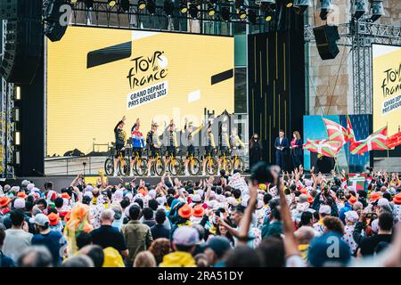 Bilbao, Spanien. 29. Juni 2023. Bild von Alex Whitehead/SWpix.com - 29/06/2023 - Radfahren - 2023 Tour de France - große Abfahrt: Teampräsentation - Guggenheim Museum, Bilbao, Baskenland - Jumbo-Visma Credit: SWpix/Alamy Live News Stockfoto