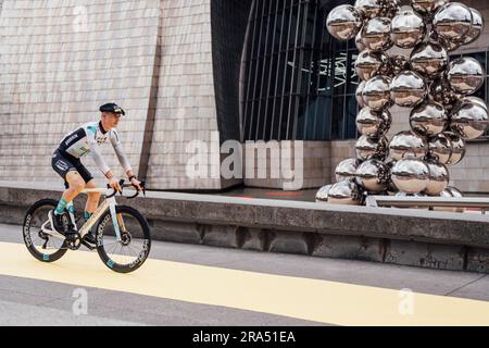 Bilbao, Baskenland. 29. Juni 2023. Bild von Zac Williams/SWpix.com- 29/06/2023 - Radfahren - 2023 Uhr Tour de France - große Abfahrt: Teampräsentation - Guggenheim Museum, Bilbao, Baskenland - Matej Mohoric, Bahrain Victorious. Kredit: SWpix/Alamy Live News Stockfoto