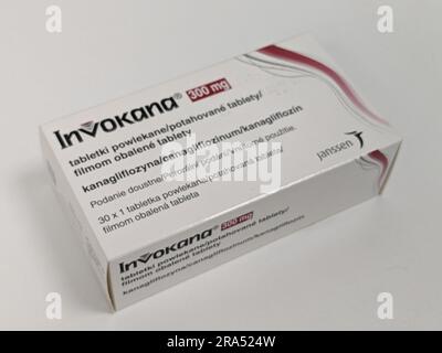 Prag, Tschechische republik - März 31 2024: Packung INVOKANA-Medikament mit Wirkstoff Canagliflozin vom Pharmaunternehmen Janssen, Diabetes Stockfoto