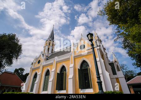 Wat Niwet Thammaprawat Ratchaworawihan. Es ist ein Tempel im europäischen Architekturstil in Thailand. Es liegt auf dem Gelände des Bang Pa-in Roya Stockfoto