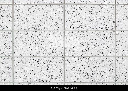 Wand oder Boden aus weißen Terrazzo-Fliesen mit schwarzen Flecken, Draufsicht oder Vorderansicht. Abstrakter texturierter Vollformathintergrund. Speicherplatz kopieren. Stockfoto