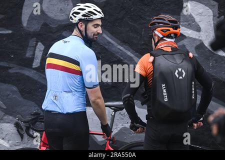 Schepdaal, Belgien. 01. Juli 2023. Radtourist vor der ersten Ausgabe der R.EV Ride, Schepdaal, Dilbeek am Samstag, den 01. Juli 2023. Der Verlauf dieser Tour folgt Evenepoels Lieblingstrainingrouten durch Pajottenland, die flämischen Ardennen und die Pays des Collines. BELGA FOTO TOM GOYVAERTS Kredit: Belga News Agency/Alamy Live News Stockfoto