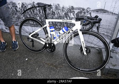 Schepdaal, Belgien. 01. Juli 2023. Das Fahrrad des belgischen Remco Evenepoel wurde vor der ersten Ausgabe der R.EV Ride, Schepdaal, Dilbeek, am Samstag, den 01. Juli 2023 fotografiert. Der Verlauf dieser Tour folgt Evenepoels Lieblingstrainings durch das Pajottenland, die flämischen Ardennen und die Pays des Collines. BELGA FOTO TOM GOYVAERTS Kredit: Belga News Agency/Alamy Live News Stockfoto