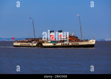 Ebbe, wenn Waverley sich dem Clevedon Pier nähert Stockfoto