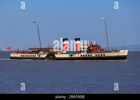 Ebbe, wenn Waverley sich dem Clevedon Pier nähert Stockfoto