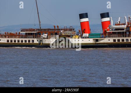 Ebbe, wenn Waverley sich dem Clevedon Pier nähert Stockfoto