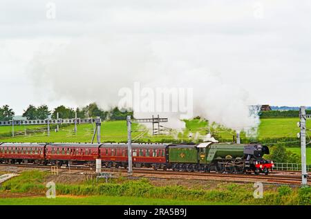 Gresley entwarf A3 Pacific No 60103 Flying Scotsman an Colton Junction in Richtung York, Yorkshire, 30. Juni 2023, 100. Jubiläum Stockfoto