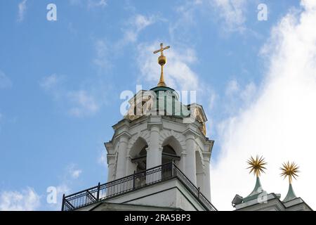 Blick auf den Glockenturm des Klosters Spaso-Preobrazhensky, Jaroslawl, Goldener Ring Russland. Stockfoto