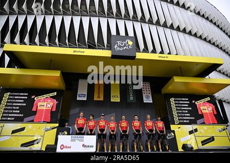 Bilbao, Spanien. 01. Juli 2023. UNO-X Pro Cycling Team Riders zu Beginn der ersten Etappe des Radrennens Tour de France, einem 182 km langen Rennen von Bilbao nach Bilbao, Spanien, Samstag, den 01. Juli 2023. Die diesjährige Tour de France findet vom 01. Bis 23. Juli 2023 statt. BELGA FOTO JASPER JACOBS Kredit: Belga News Agency/Alamy Live News Stockfoto