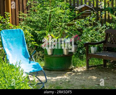 Entspannen Sie sich im Garten zu Hause Stockfoto