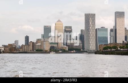 Wolkenkratzer der HSBC-Hauptverwaltung am Canada Square (entworfen von Sir Norman Foster), Canary Wharf, London, England, Großbritannien Stockfoto