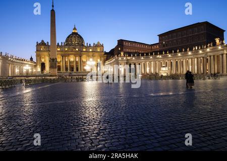 Blick auf den Petersplatz (es ist der Platz vor dem Petersdom in der Vatikanstadt in Rom. 8. April 2023 Italien Stockfoto