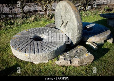 SOUTH DOWNS, SUSSEX/UK - JANUAR 3 : Old Mill Stones on the South Downs Way Clayton bei Brighton in East Sussex am 3. Januar 2009 Stockfoto