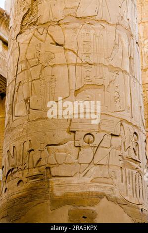 Spalten Detail im Karnak-Tempel in Luxor, Ägypten. Hieroglyphen Stockfoto