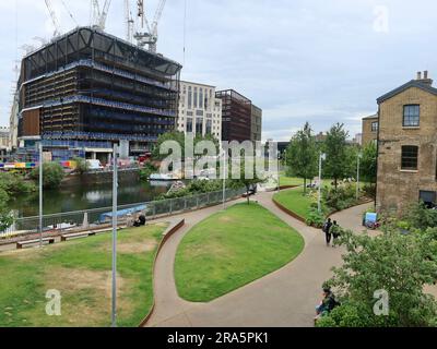 London, Vereinigtes Königreich - Juni 2023 : Handyside Gardens, Coal Drop Yard, Kings Cross. Von einem Artspace Apartment aus gesehen. Stockfoto