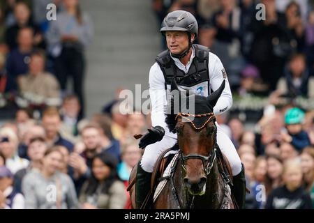 Aachen, Deutschland. 01. Juli 2023. Reitsport, Event: CHIO, Cross-Country-Wettbewerb. Der deutsche Reiter Michael Jung auf dem Pferd „fischerChipmunk FRH“ belegt den zweiten Platz. Kredit: Uwe Anspach/dpa/Alamy Live News Stockfoto