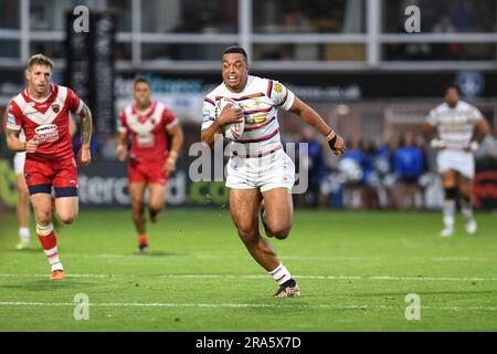 Wakefield, England - 23. Juni 2023 - Wakefield Trinity's Reece Lyne trifft. Rugby League Betfred Super League , Wakefield Trinity gegen Salford Red Devils im Be Well Support Stadium, Wakefield, Großbritannien Stockfoto