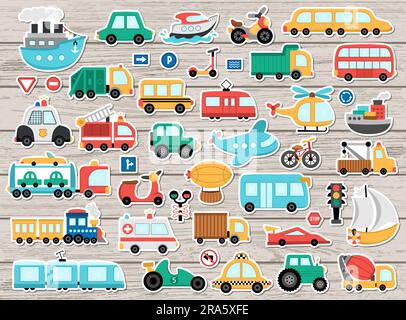 Große Vektortransportaufkleber. Transport Patch Icons Sammlung mit lustigem Bus, Auto, Boot, Truck. Süße Zeichentrickfilme auf Holz Stock Vektor