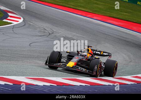 Spielberg, Österreich. 01. Juli 2023. Red Bull Ring Circuit, Spielberg, Österreich, 01. Juli 2023, Max Verstappen (NED) Redbull Racing RB19&#XA;&#XA;während des Shootouts qualifizieren Sie sich für die SAMSTAGSFORMEL 1 ROLEX GROSSER PREIS VON OSTERREICH 2023 - Jun29 bis Jul2 in RedbullRing - Spielberg, Österreich während DER FORMEL 1 ROLEX GROSSER PREIS VON ÖSTERREICH 2023 - Sprint Shootout - Formel 1 Meisterschaftsgutschrift: Live Media Publishing News Group/Alamy Live News Stockfoto