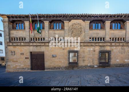 Antigua Carniceria (Old Butcher Shop) am Plaza del Populo Square - Baeza, Jaen, Spanien Stockfoto