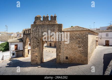 Jaen Gate und Villalar Arch - Baeza, Jaen, Spanien Stockfoto