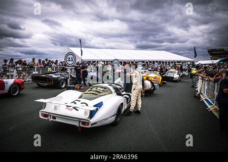 Le Mans, Frankreich. 30. Juni 2023. 52 REDMAN (gbr), POIROT (Fra), SPEYER (Hg), Porsche 908 LH 1969, Ambiance during the Le Mans Classic 2023 vom 1. Bis 3. Juli 2023 auf dem Circuit des 24 Heures du Mans, in Le Mans, Frankreich - Photo Damien Saulnier/DPPI Credit: DPPI Media/Alamy Live News Stockfoto