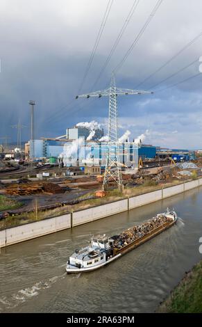 Stahlwerk Voelklingen, Schiff auf Kanal, Voelklingen, Saarland, Deutschland Stockfoto