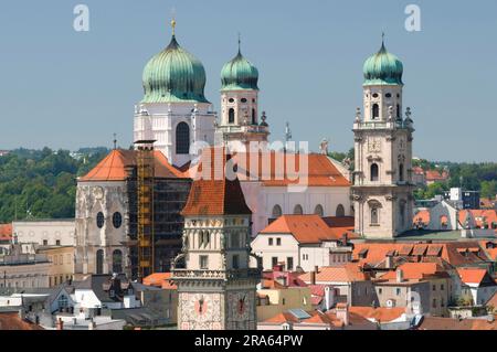 Altes Rathaus, St. Stephansdom, Altstadt von Passau, Bayerischer Wald-Nationalpark, Bayern, Deutschland Stockfoto