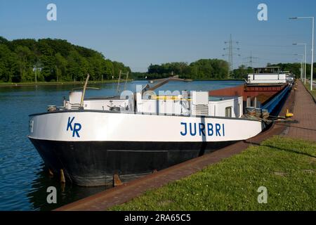 Frachtschiff auf dem Dortmund-Ems-Kanal, Castrop-Rauxel-Henrichenburg, Nordrhein-Westfalen, Deutschland Stockfoto