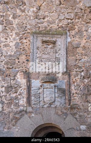 Turm der Schutzschilde Wappen im Consuegra Castle (Schloss La Muela) - Consuegra, Castilla-La Mancha, Spanien Stockfoto