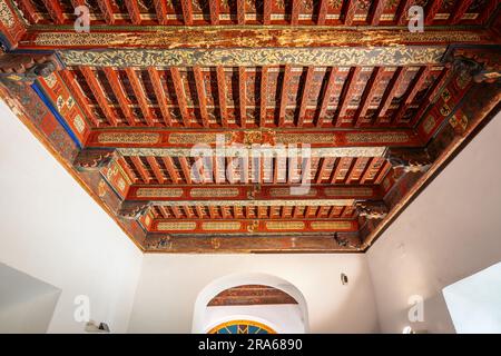 Mudejar Hall Decke im Palast des Constable Iranzo (Palacio del Condestable Iranzo) - Jaen, Spanien Stockfoto