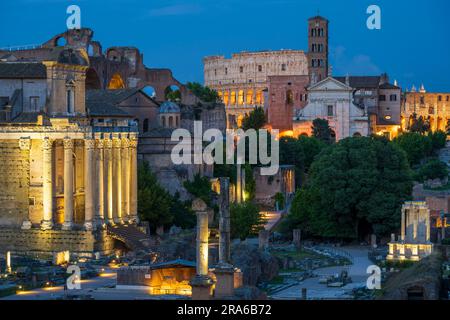 Nachtansicht des Forum Romanum, Rom, Latium, Italien Stockfoto