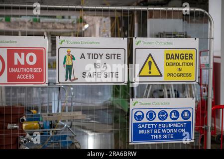 Sicherheitsregeln und -Vorschriften für Baustellen in Großbritannien Stockfoto