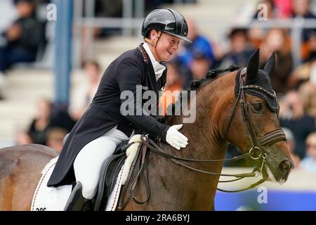 Aachen, Deutschland. 01. Juli 2023. Reitsport, Dressur: CHIO, Grand Prix Special (2. Nations' Cup-Wettbewerb). Isabell Werth aus Deutschland auf dem Pferd "DSP Quantaz" ist glücklich. Kredit: Uwe Anspach/dpa/Alamy Live News Stockfoto