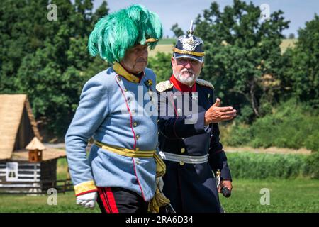 Chlum, Tschechische Republik. 01. Juli 2023. Die Schlacht von Königgratz, die 1866 zwischen österreichischen und preußischen Soldaten stattfand, wurde am 1. Juli 2023 auf dem Schlachtfeld in Chlum, Tschechische Republik, nachgestellt. Kredit: David Tanecek/CTK Photo/Alamy Live News Stockfoto