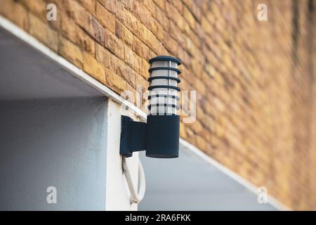 Außenbeleuchtung Außenbeleuchtung Außenbeleuchtung Dekoration Wandhalterung modernes Baudesign. Stockfoto